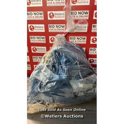 1064 - BAG OF PRE OWNED JEANS  / S