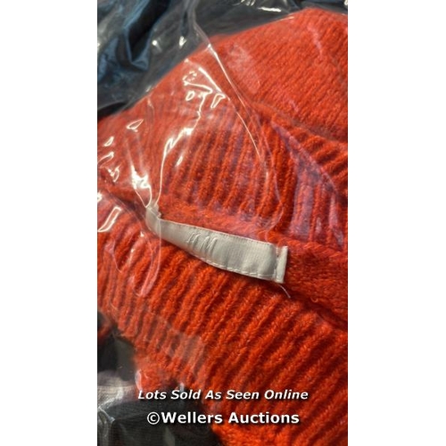 1067 - BAG OF PRE OWNED JUMPERS  / S