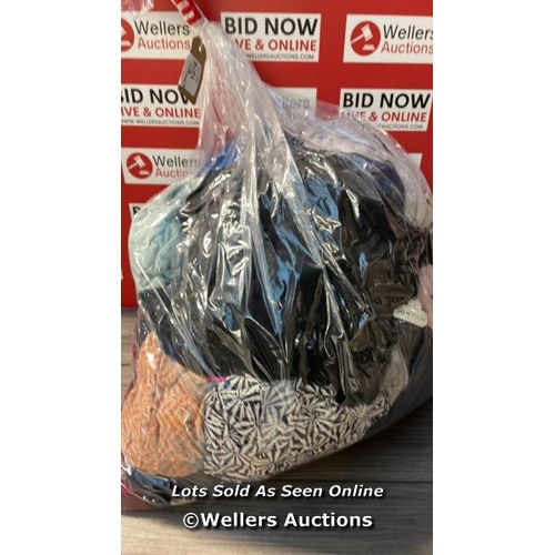 1076 - BAG OF PRE OWNED LADIES CLOTHES  / S