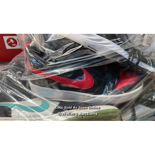 1077 - BAG OF PRE OWNED TRAINERS INC. NIKE  / S