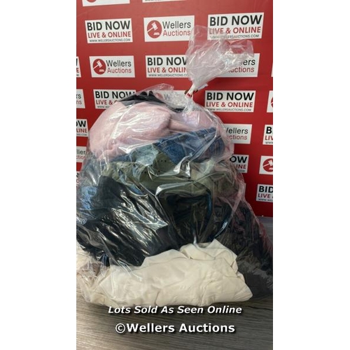 1093 - BAG OF PRE OWNED LADIES CLOTHES  / S