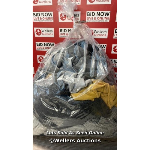 1100 - BAG OF PRE OWNED JUMPERS  / S