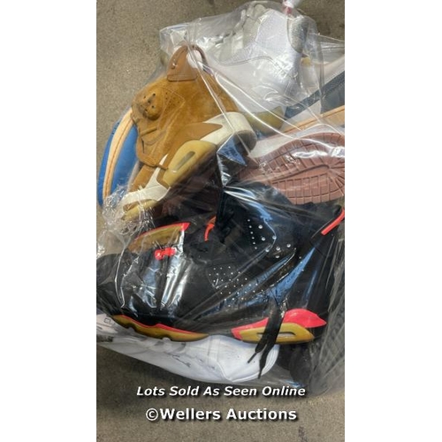 1114 - BAG OF PRE OWNED TRAINERS INC. NIKE  / S