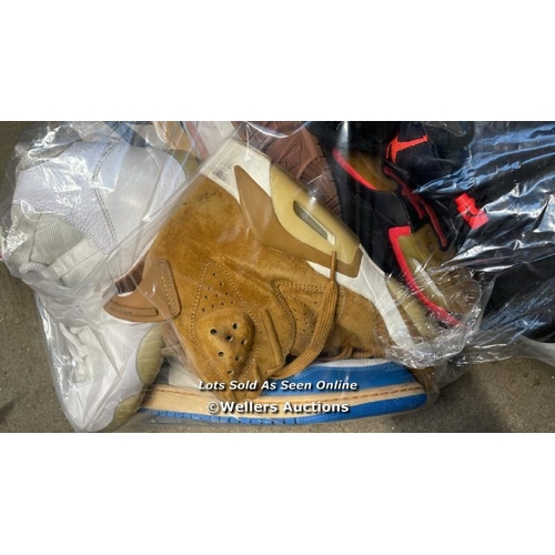 1114 - BAG OF PRE OWNED TRAINERS INC. NIKE  / S