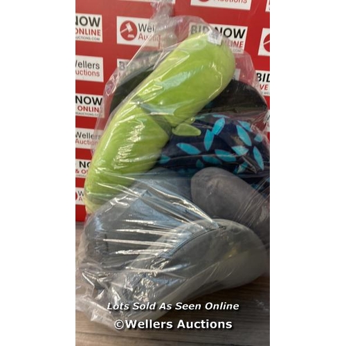 1160 - BAG OF PRE OWNED TRAVEL PILLOW  / G