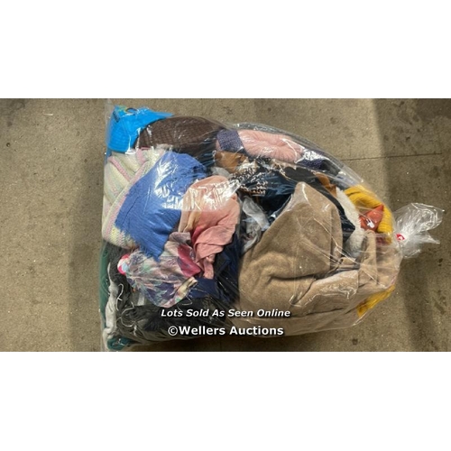 1188 - BAG OF PRE OWNED SCARFS AND HATS  / G