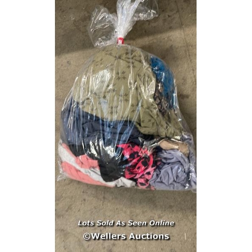 1191 - BAG OF PRE OWNED LADIES CLOTHES / G