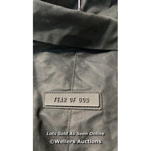 7568 - FEAR OF GOD ESSENTIALS CSHIRT TWILL BTTN DOWN M JET BLACK / M / APPEARS NEW & UNWORN / SEE IMAGES FO... 