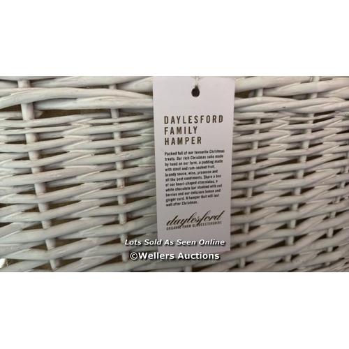 50 - DAYLESFORD, VINTAGE STYLE, WOVEN, FAMILY HAMPER / PICNIC BASKET WITH LINING AND FOLD DOWN LID - WHIT... 