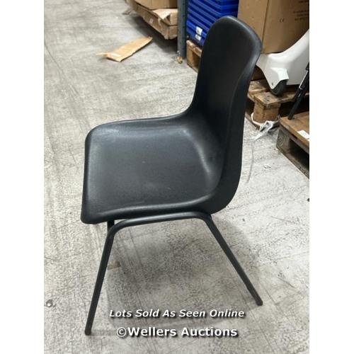 64 - X5 BLACK STACKING MEETING/CONFERENCE CHAIRS - POLYPROPYLENE / RRP: �23.39 / USED CONDITION / COLLECT... 