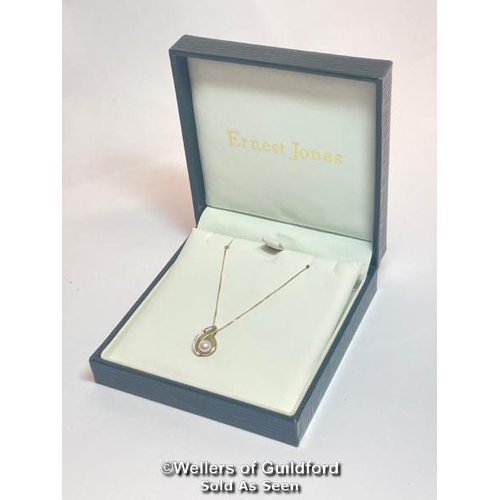 38 - A cultured pearl and 9ct gold twist pendant on a 9ct gold chain, pendant 1.5cm long, lenth of chain ... 