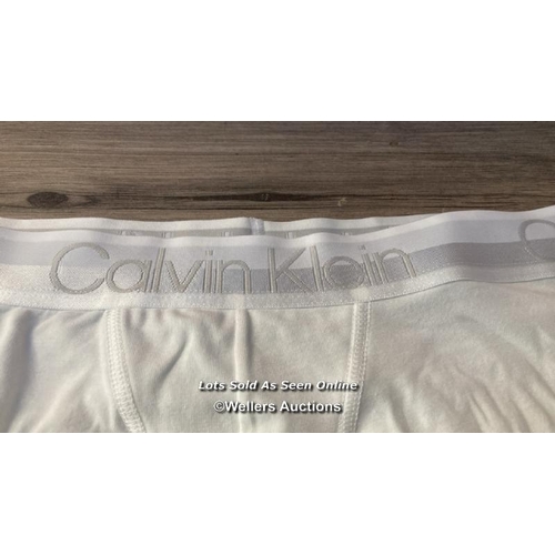 4057 - CALVIN KLEIN BXRBRIEF 2PK MOD STRUC BURG/ORG/WHT L  / LARGE / APPEARS NEW