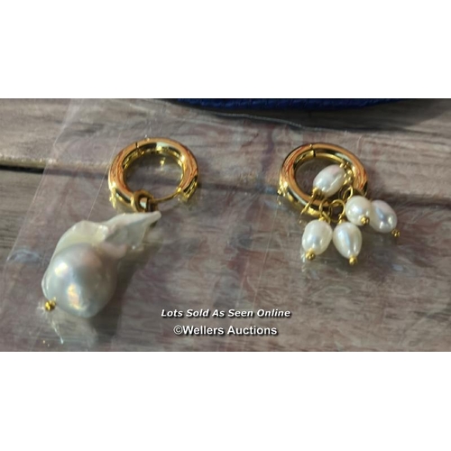 4135 - TIMELESS PEARLY GOLD HOOPS NAT PEARLS BAROQUE CHARM O / APPEARS NEW / RRP: � 129