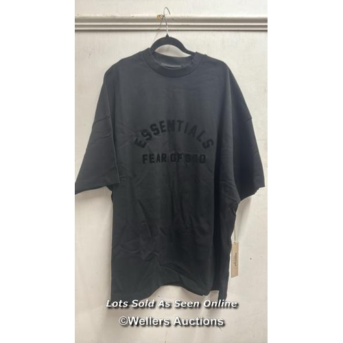 4139 - FEAR OF GOD ESSENTIALS TEE SHORT SLEEVE / CENTRAL OVAL BRANDING / L / JET BLACK / RRP: �102 / APPEAR... 