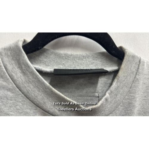 4155 - FEAR OF GOD ESSENTIALS TEE SHORT SLEEVE / CENTRAL OVAL BRANDING / S LIGHT GREY / RRP: 140 / APPEARS ... 