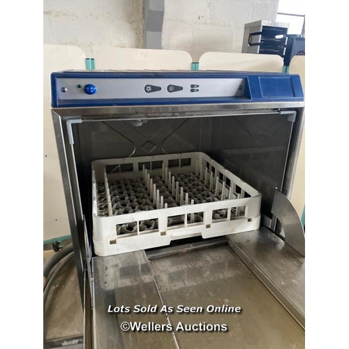 43 - Omniwash 5000ST Glasswasher / Lot location: Caterfair, 8 Royce Road, Peterborough, PE1 5YB