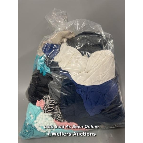 3026 - BAG OF PRE-OWNED LADIES CLOTHING / T30