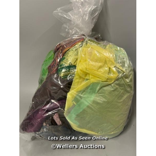 3030 - BAG OF FABRIC / T22