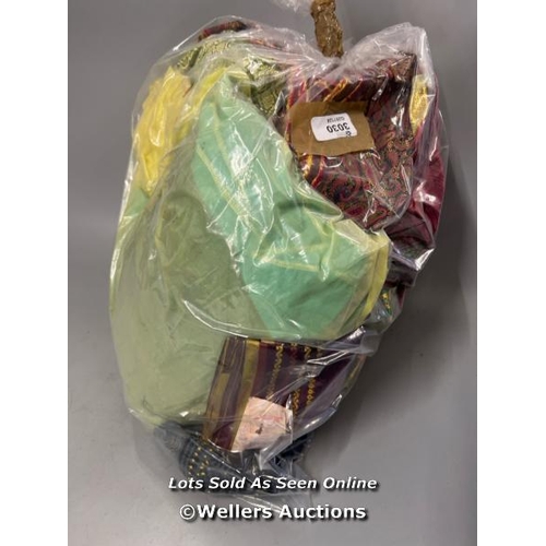 3030 - BAG OF FABRIC / T22