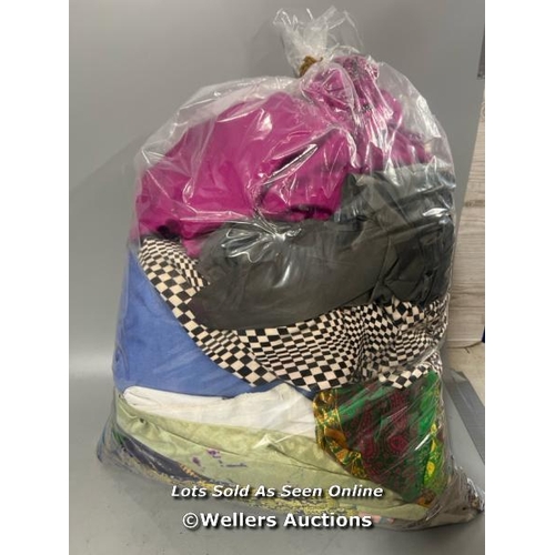 3034 - BAG OF FABRIC / T24