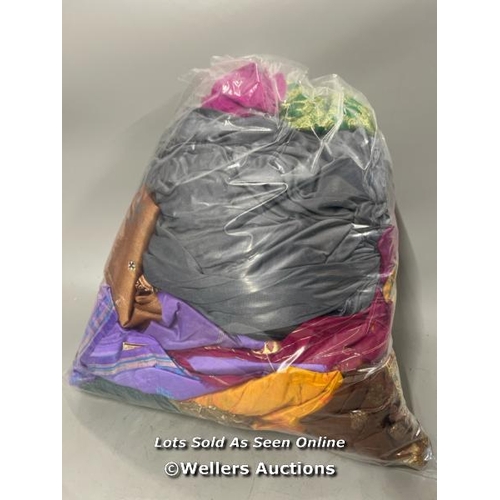 3036 - BAG OF FABRIC / T24