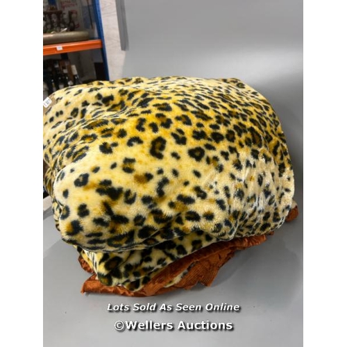 3041 - X2 LARGE LEOPARD PRINT THROWS / T26