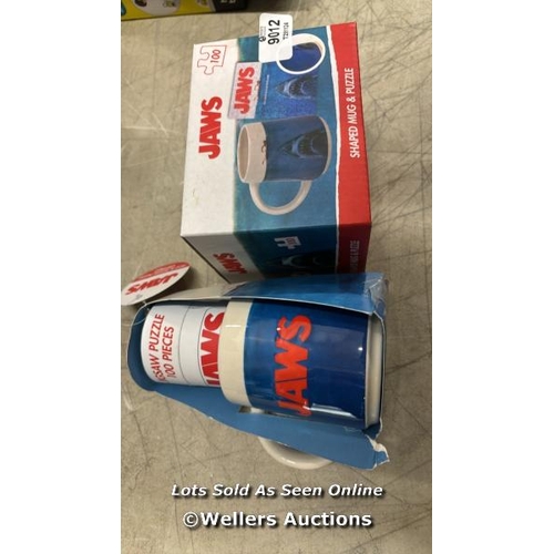 9012 - 1 X JAWS SHAPED MUG AND JIGSAW, 1 X JAWS MUG AND JIGSAW GIFTSET  / APPEARS NEW   / H33