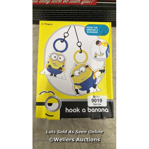 9019 - HOOK A BANANA MINIONS GAME  / APPEARS NEW   / H33