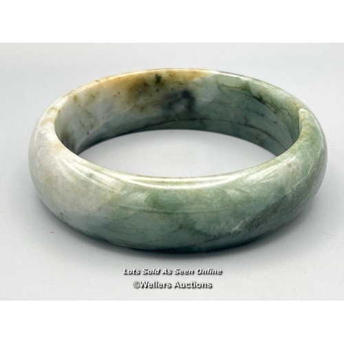 44 - Jade bangle, width 2cm internal cross section, internal diameter 6.5cm, weight 94g / SF