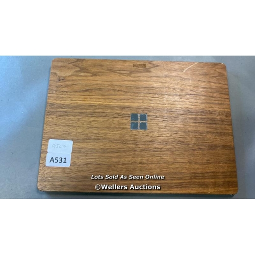 9527 - LAPTOP: MICROSOFT / 250GB HD / AMB RYZEN 5@2.2 GHZ / 8GB RAM / WIN 10