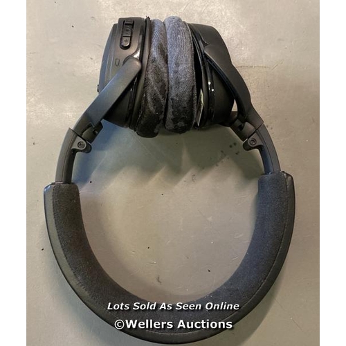 9621 - HEAPHONES: BOSE ON EAR WIRELESS WITH CASE / SN: 077095Z83320503AE / BLACK - FOAM DAMAGED