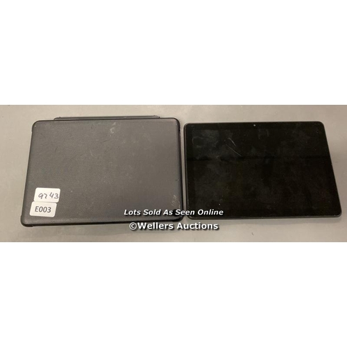 9743 - AMAZON KINDLE / MODEL T76N2B / ACCOUNT LOCKED / GREY + WIRELESS KEYBOARD / SN: FT22A02 - BLACK