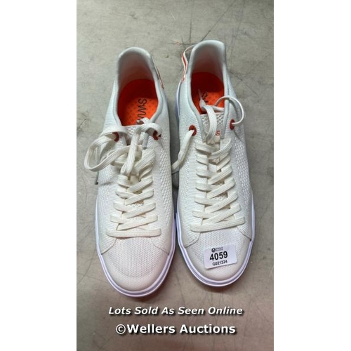 4059 - GENTS NEW UNBOXED SWIMS WHITE PARK SNEAKERS / UK 9 / B31