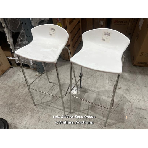 96 - PAIR OF WHITE BAR STOOLS, 90CM H / COLLECTION FROM DARTFORD / DELIVERY AVAILABLE / SEE IMAGES FOR CO... 