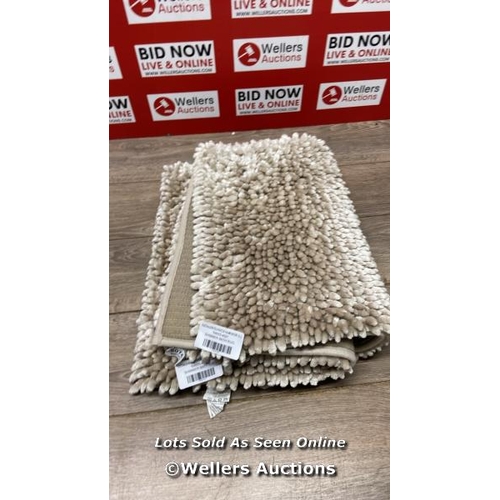 6074 - SHIMMER BATH RUG / MINIMAL SIGNS OF USE / E49