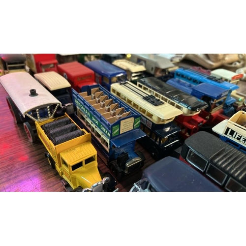 175 - A collection of thirty-two unboxed Matchbox, Lledo, Days Gone By and Corgi model vehicles / AN31