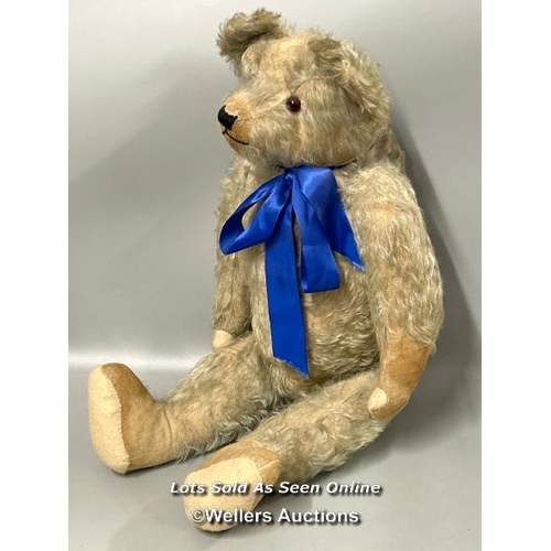 178 - Vintage humpback teddy with working growler, 70cm high with a smaller vintage teddy bear, 56cm high.... 