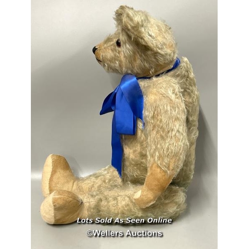 178 - Vintage humpback teddy with working growler, 70cm high with a smaller vintage teddy bear, 56cm high.... 