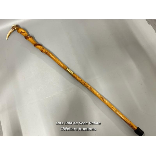 189 - Antler handled walking stick, with brass screw fixing in the middle. 92cm, long.