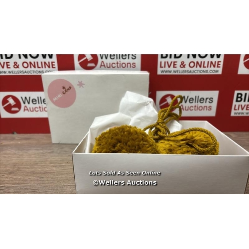 304 - MINI CAMP POM POMS OS MUSTARD / NEW OPEN BOX