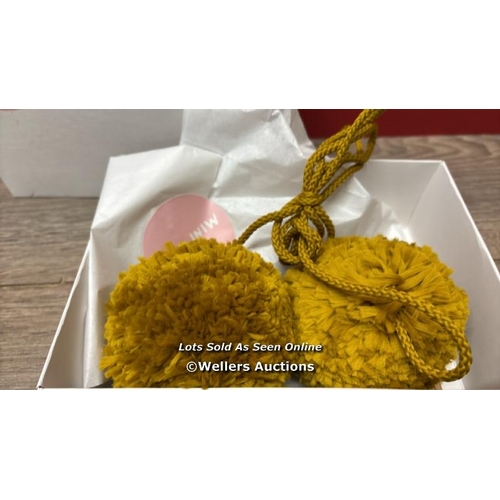 304 - MINI CAMP POM POMS OS MUSTARD / NEW OPEN BOX