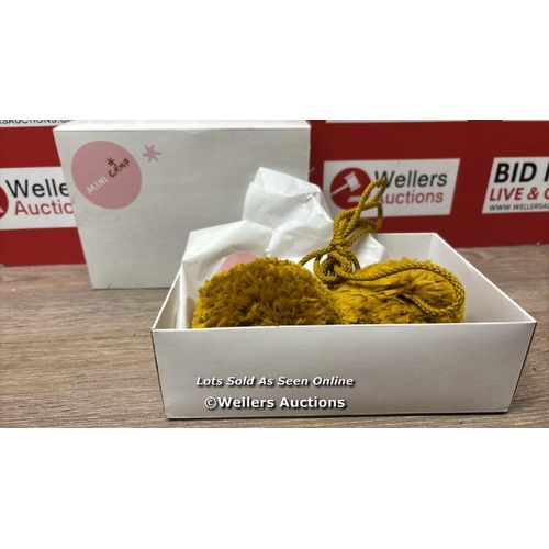 305 - MINI CAMP POM POMS OS MUSTARD / NEW OPEN BOX