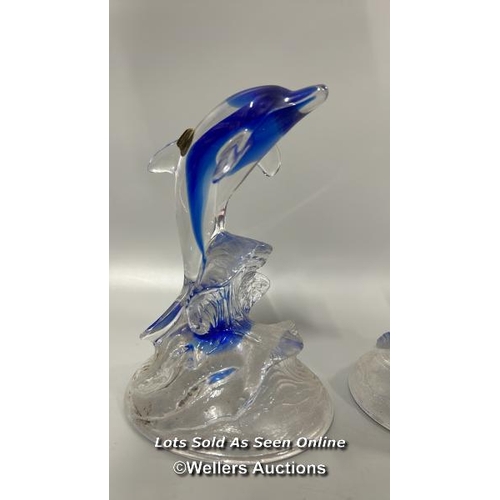 12 - A group of glass animal figurines including lead crystal Dolphins and bird (5) / T38