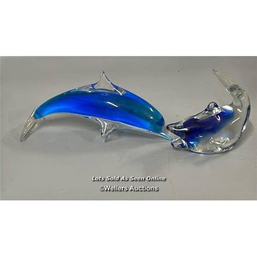 12 - A group of glass animal figurines including lead crystal Dolphins and bird (5) / T38