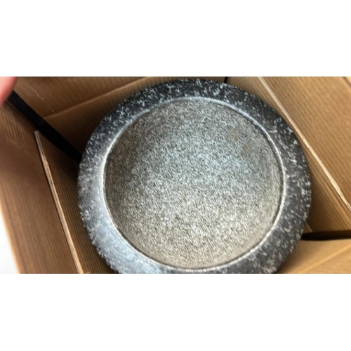 9506 - COLE & MASON 18CM PESTLE & MORTAR GRANITE / DAMAGED PESTLE - APPEARS IN GOOD CONDITION / G23