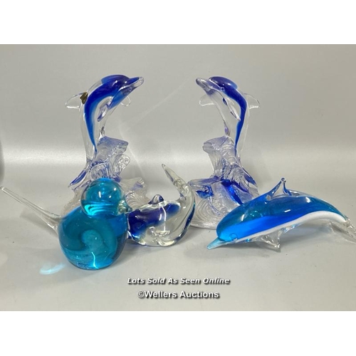 12 - A group of glass animal figurines including lead crystal Dolphins and bird (5) / T38