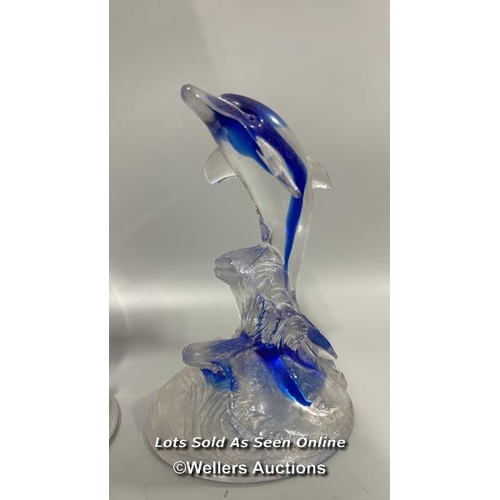 12 - A group of glass animal figurines including lead crystal Dolphins and bird (5) / T38