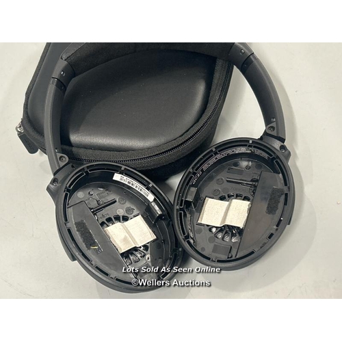 227 - Bose QC35 bluetooth headphones, powers up  / not tested / as found / AN47