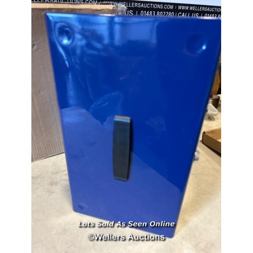 8392 - CATHEDRAL PRODUCTS A4 STEEL FILE BOX WITH STARTER PACK OF 5 SUSPENSION FILES - BLUE / MINIMAL SIGNS ... 