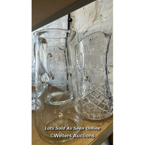 286 - Assorted glass jugs, tallest 23cm high / AN17